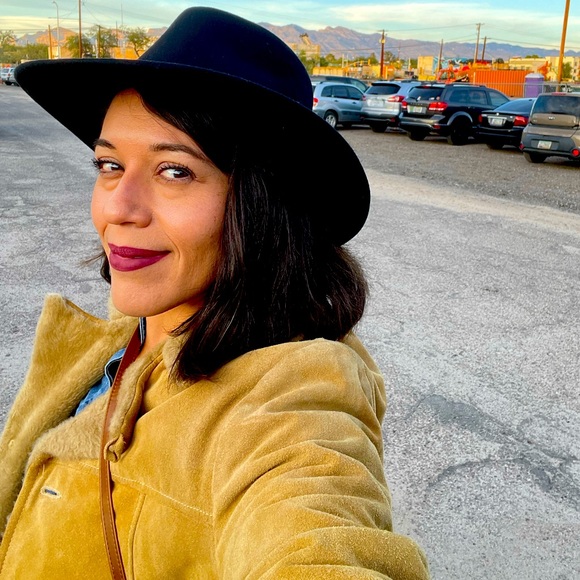 Meet your Posher, Darlene - Picture 1 of 1